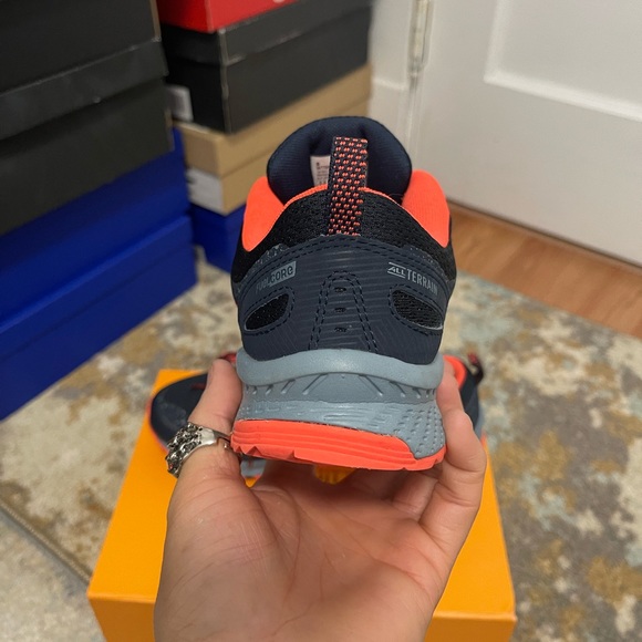 Like New Women Size 8.5 (Euro Size 40) New Balance T590V4 Running Shoes Fuelcore - Picture 13 of 14